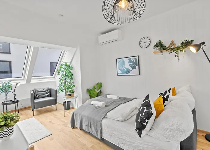 1 Min To Public Transport - 3 Min To Supermarket And Pharmacy - On-Site Parking For 19,90 Eur