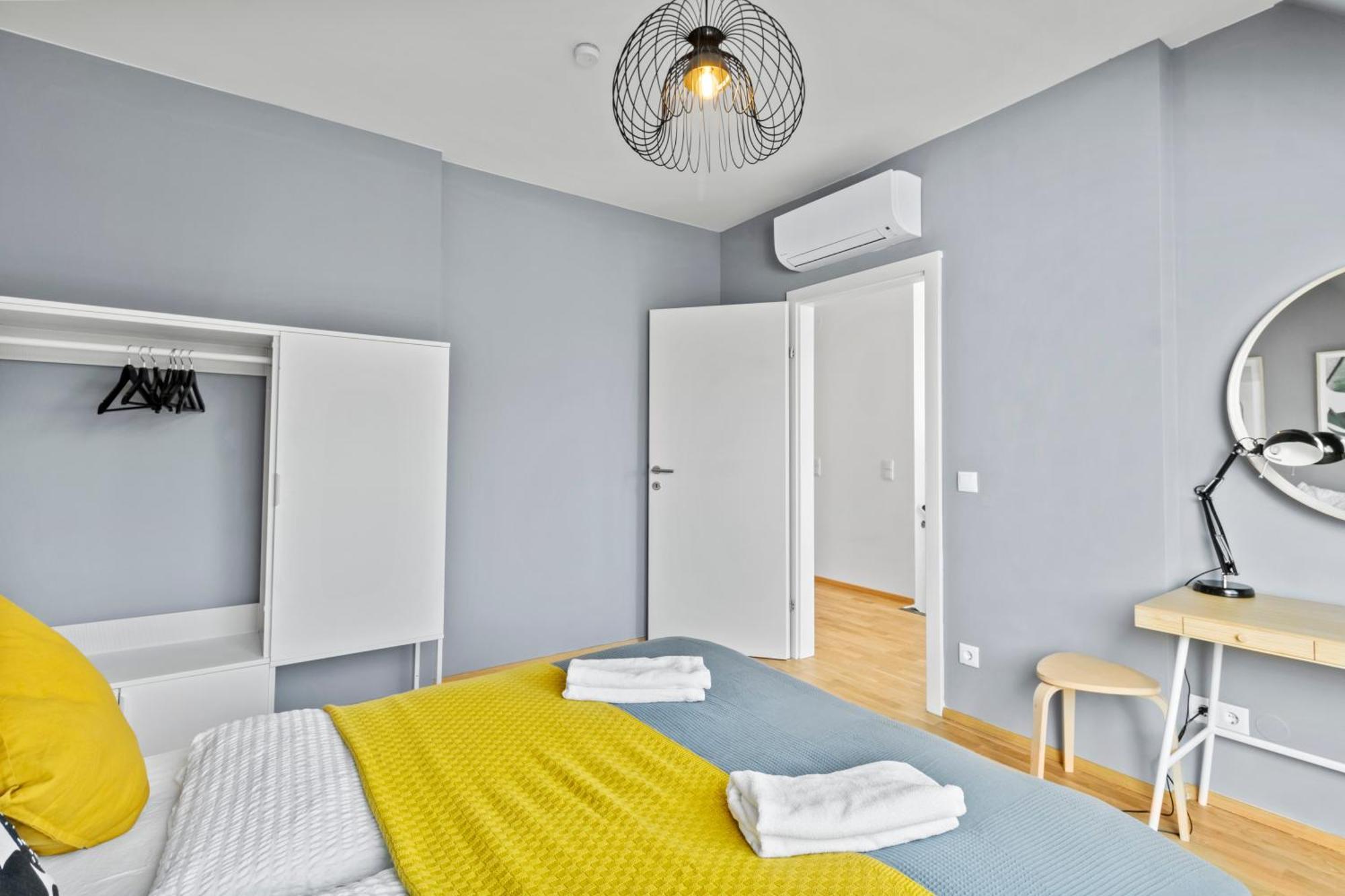 Apartament 1 Min To Public Transport - 3 Min To Supermarket And Pharmacy - On-site Parking For 19,90 Eur