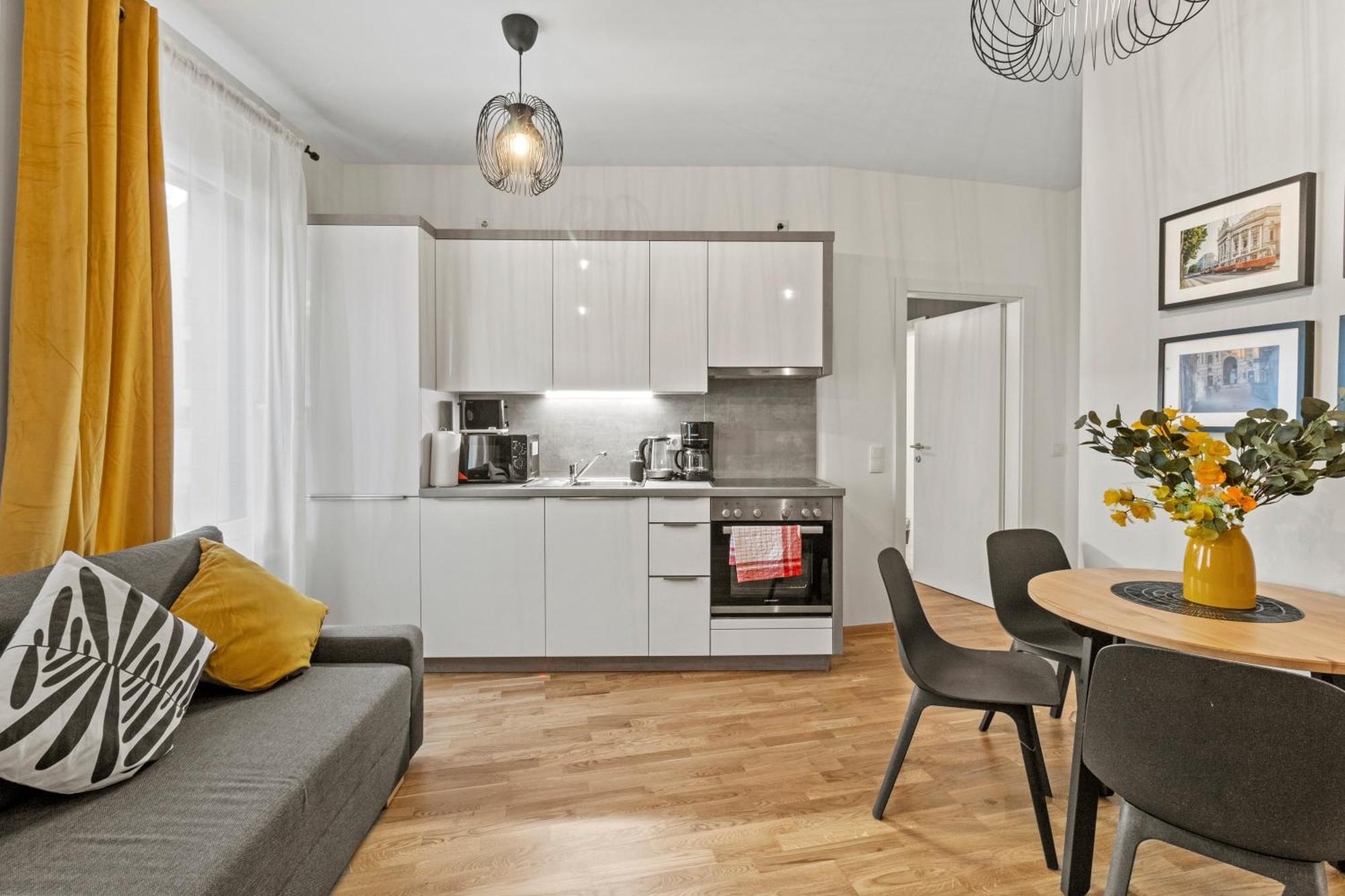 Apartament 1 Min To Public Transport - 3 Min To Supermarket And Pharmacy - On-site Parking For 19,90 Eur