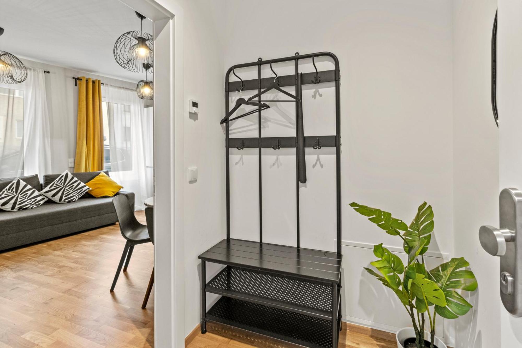 1 Min To Public Transport - 3 Min To Supermarket And Pharmacy - On-site Parking For 19,90 Eur