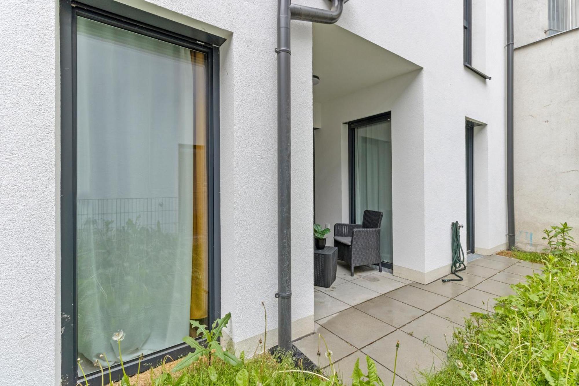 Apartament 1 Min To Public Transport - 3 Min To Supermarket And Pharmacy - On-site Parking For 19,90 Eur *